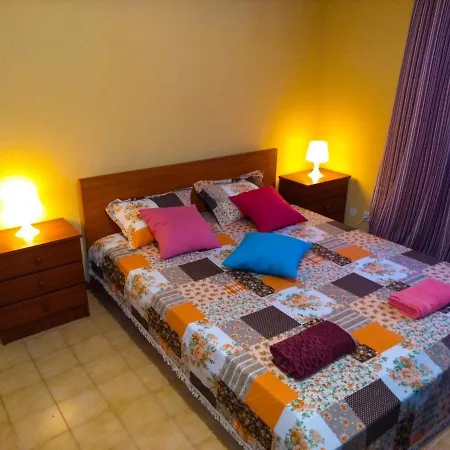 Friends In - Charming Bedrooms In The Historic Center ブラガ